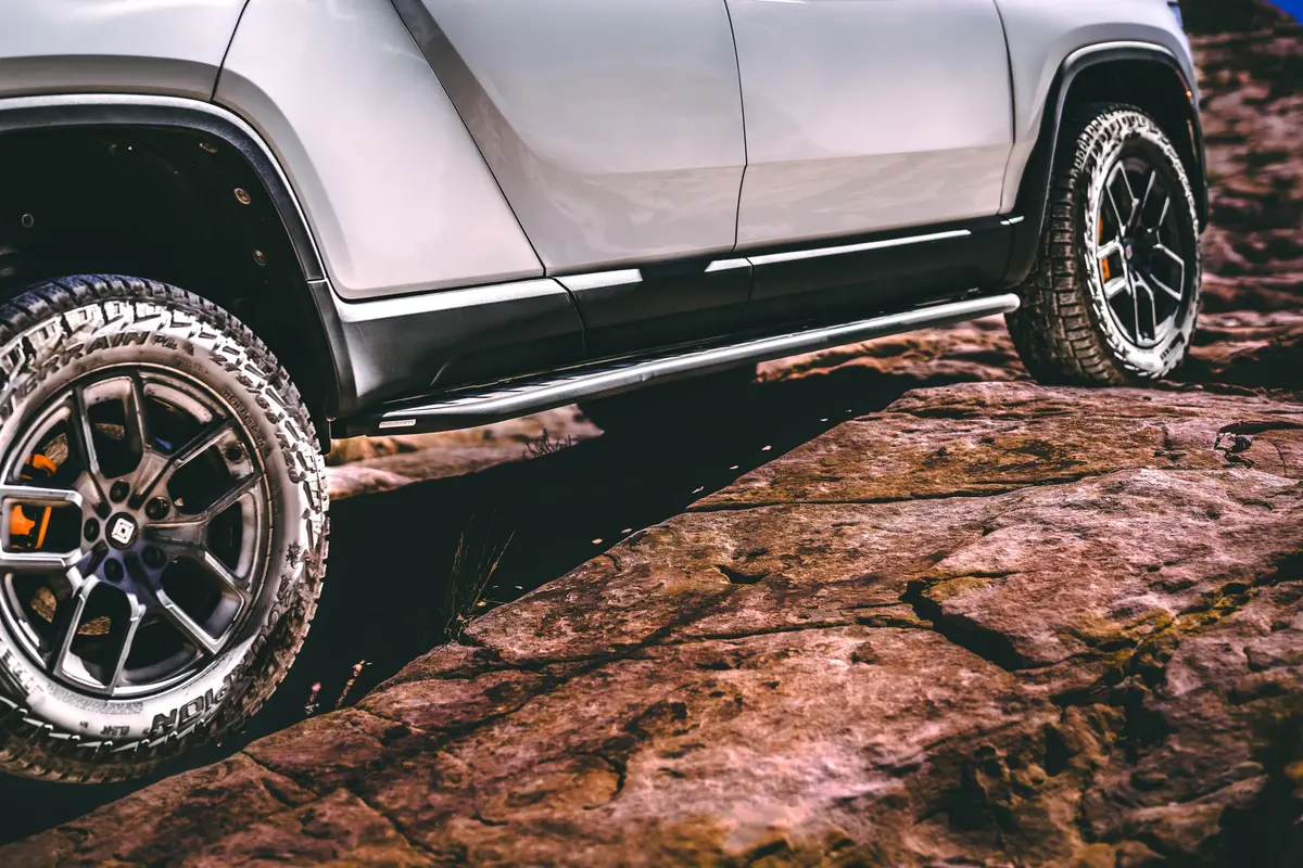 Megawatt™ Performance Rock Sliders With Step For R1t (Both Gen 1 And Gen 2) 1