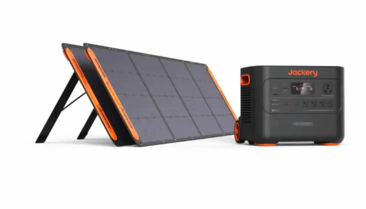 Jackery Explorer 2000 Plus Portable Power Station & 2 X 200W Solarsaga Panels 1