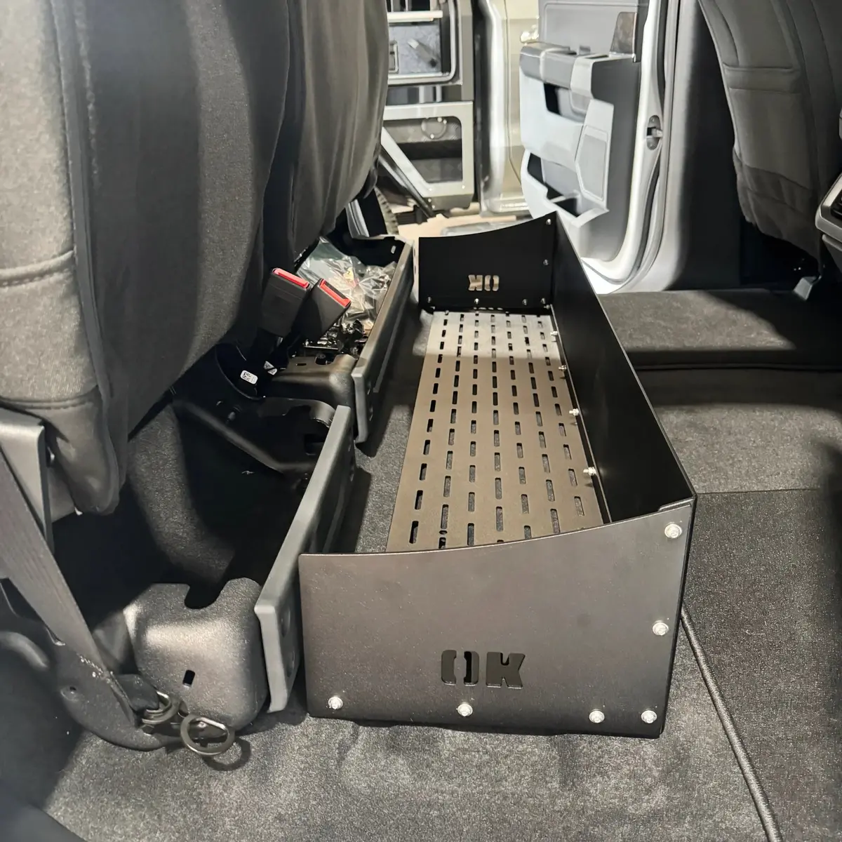 2020+ Chev Silverado 1500/2500 Under Seat Battery Box 1